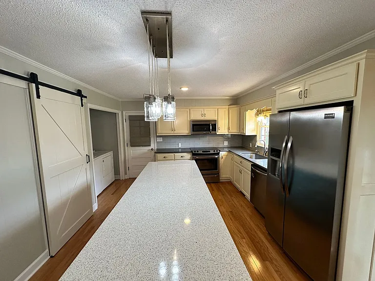 204 N Oak Grove Ext — Photo 8