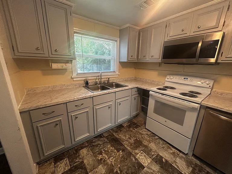 461 Sweetwater Cir — Photo 9