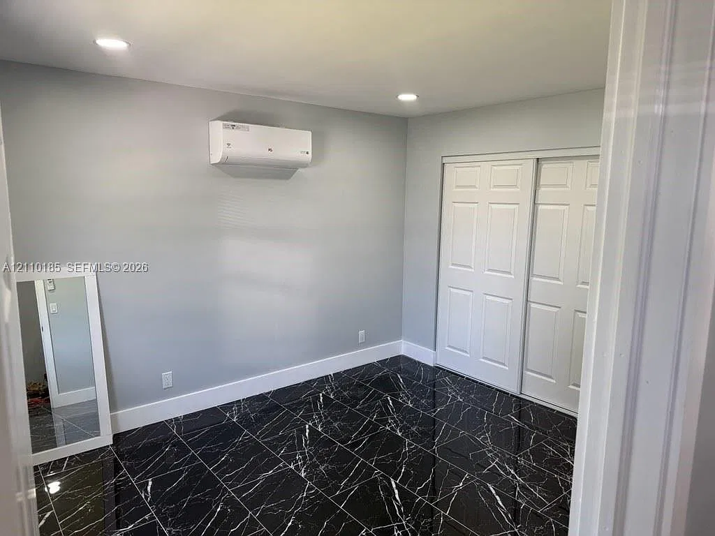 Cresthaven Of Palm Beach — Photo 1