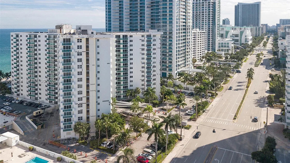 Building Photo - 3001 S Ocean Dr #1623