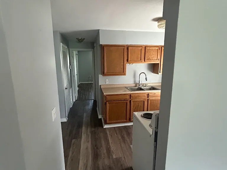 708 Oxford Ave #D — Photo 9
