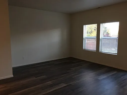 2002 SW Canyon Dr #15 — Photo 2