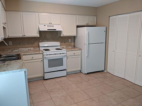 Kitchen - all electric appliances. W/D behind folding doors