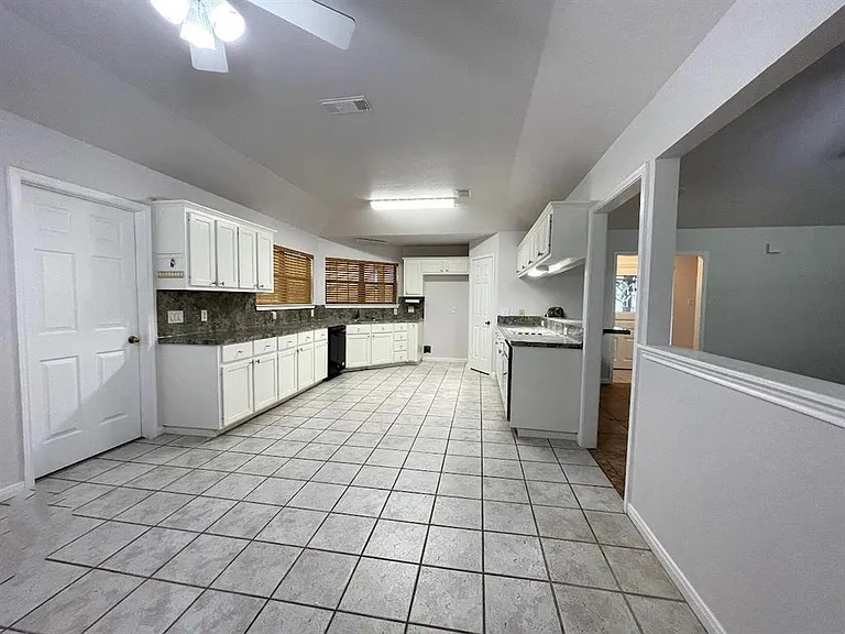 5001 Blue Bluff Rd — Photo 6