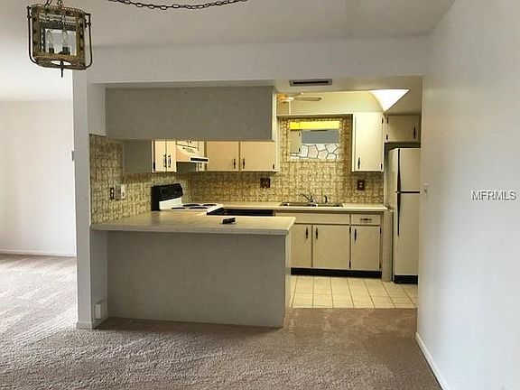5th image of 10461 Larchmont Pl