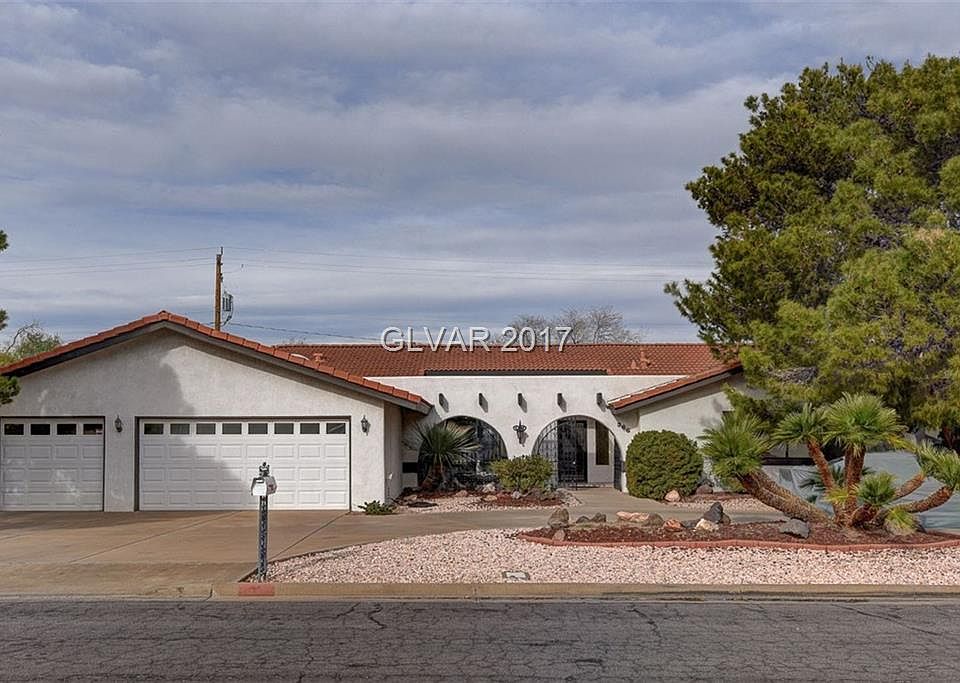 1st image of 366 E Country Club Dr