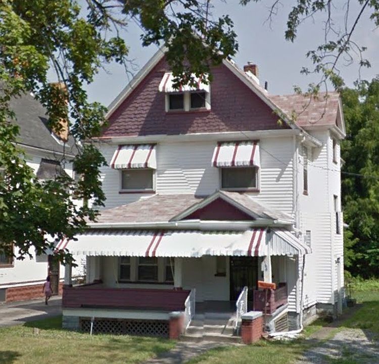 1st image of 166 W Warren Ave