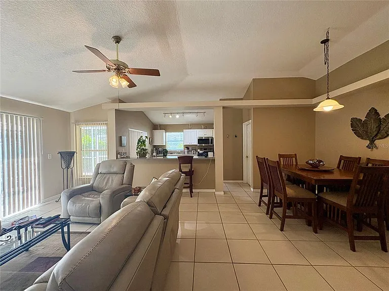 17744 Esprit Dr — Photo 2