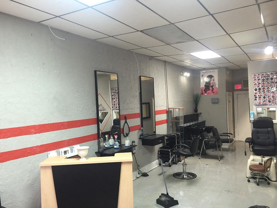2nd image of 703 Elm St