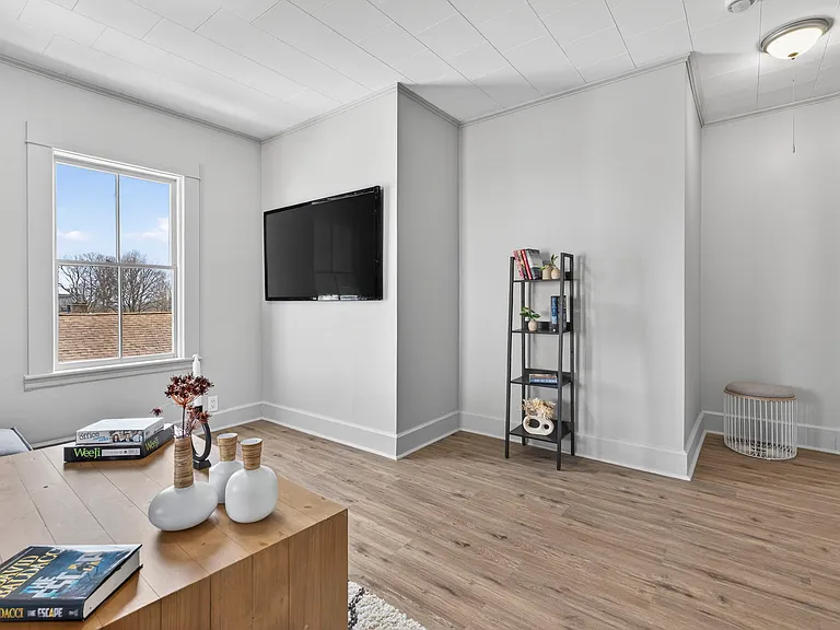318 Charles St #1L — Photo 7