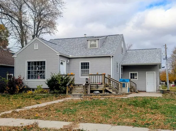 1703 10th St, Emmetsburg, IA 50536