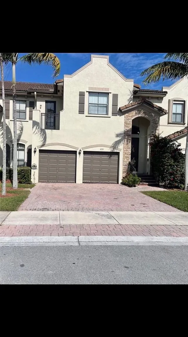 4 bed, 2016 sqft, $3,300 — Photo 1