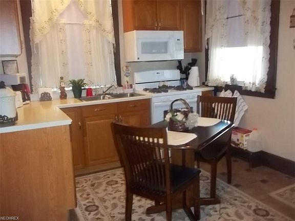 5th image of 707 W State St