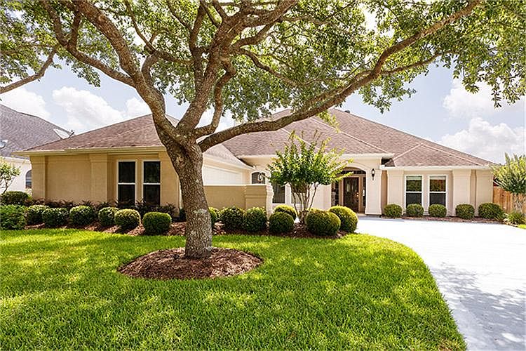 Welcome to 2329 Scottsdale Court behind the gates at South Shore Harbour