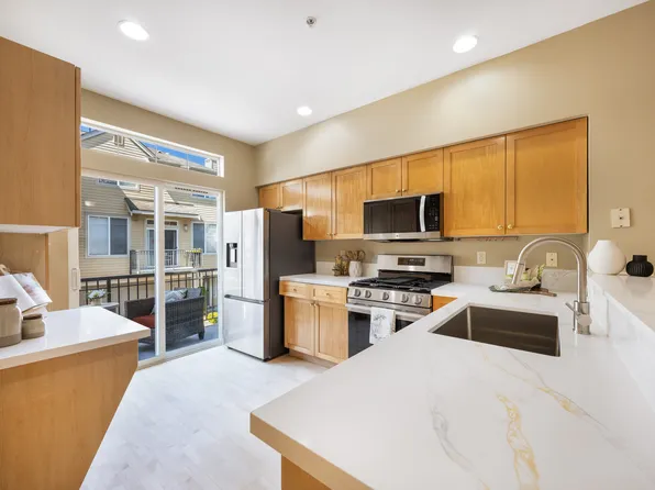 12330 NE 92nd Ln APT 402, Kirkland, WA 98033
