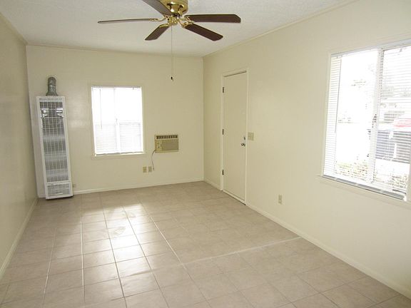 3rd image of 11229 Hillcrest St