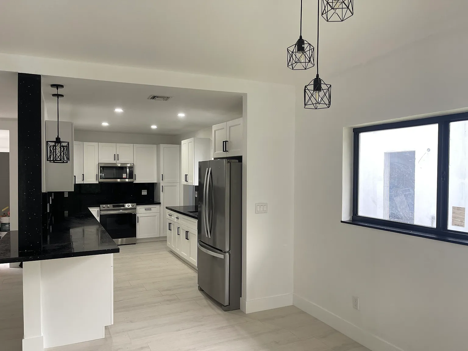 3 bed, 2000 sqft, $8,000 — Photo 4