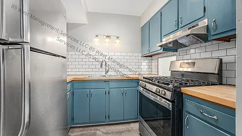 120 Leonard St NE Photo 1
