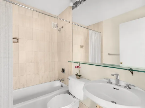 45 West 67th Street image 4 of 4