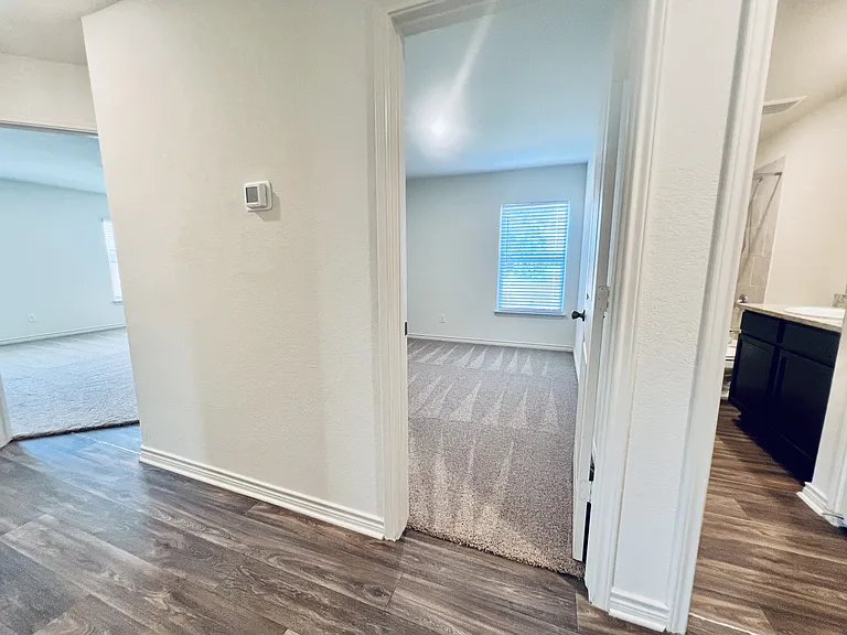 520 Locksley Cv — Photo 17