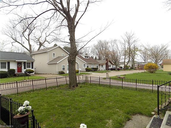 5th image of 821 Aurora Dr