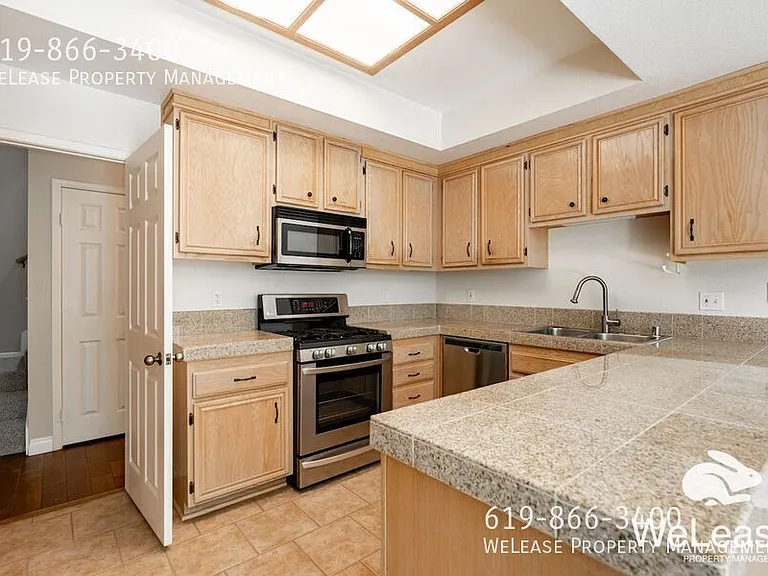 2938 Luciernaga St #B — Photo 9