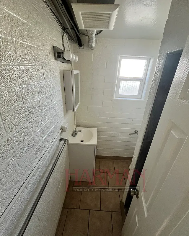 Studio, 1.0 bath, 350 sqft, $775 — Photo 4