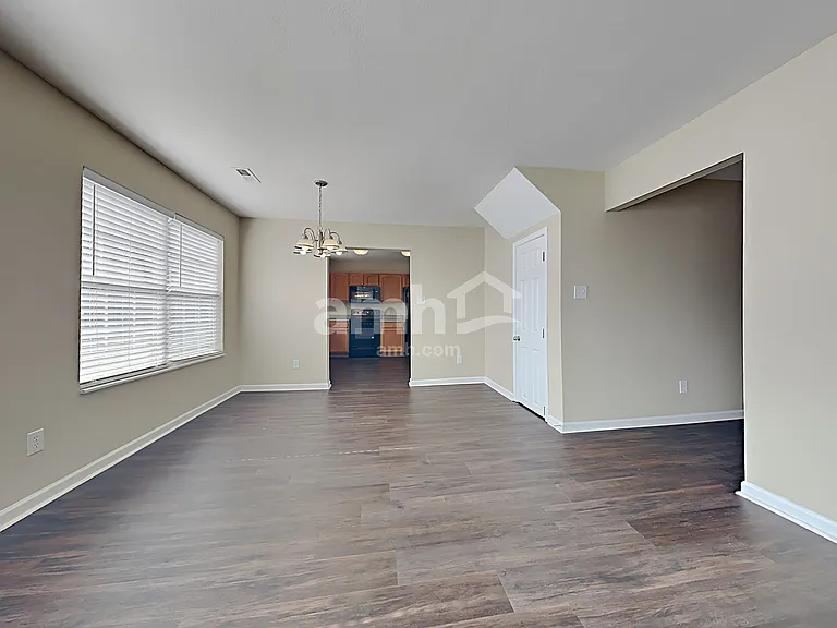 4449 Oakbank Ln — Photo 8