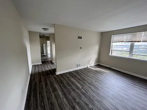 811 Barnaby St SE #204 Photo 1