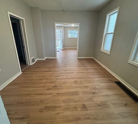 5th image of 4203 Howlett Ave