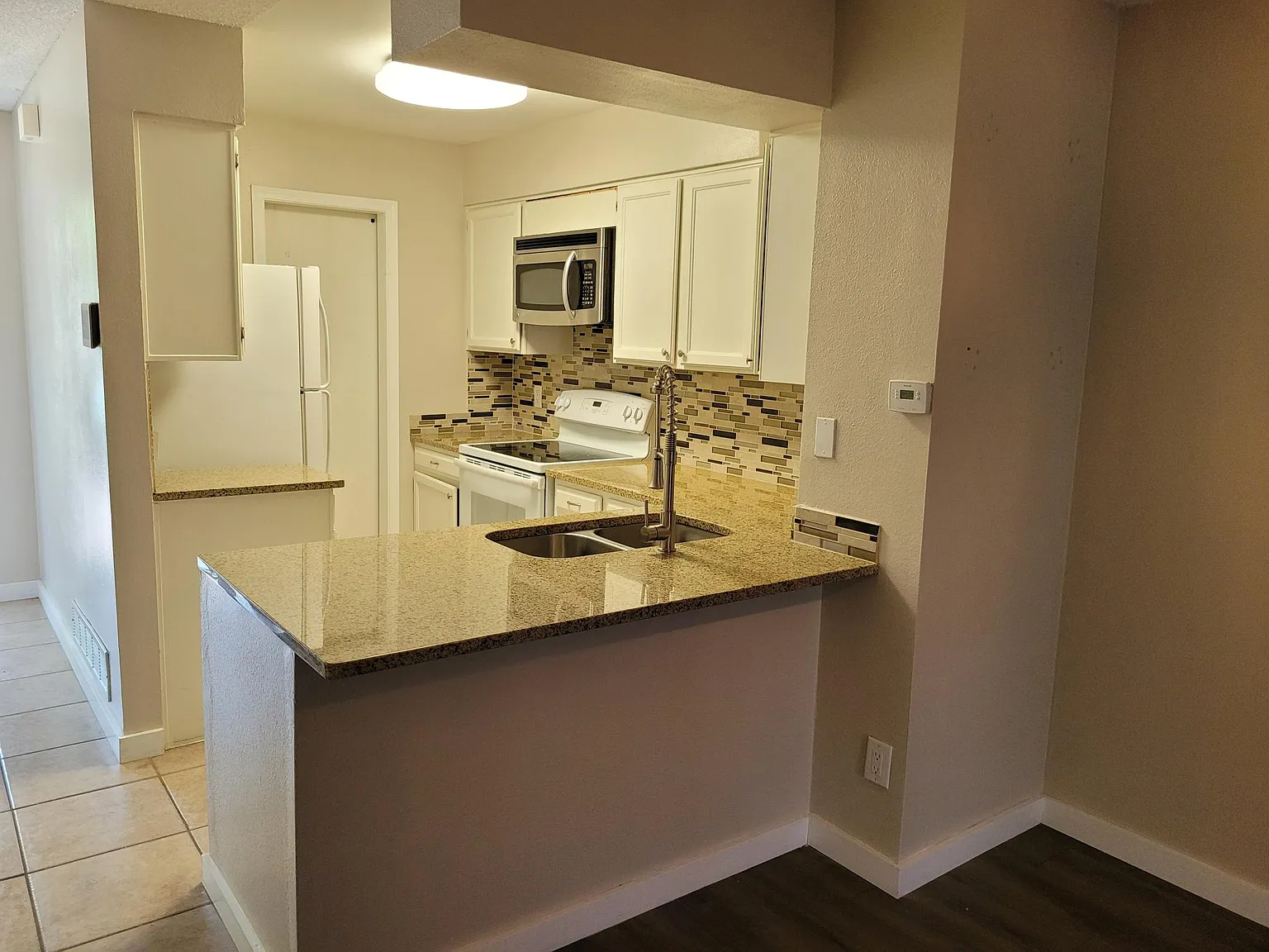 2 bed, 1.5 bath, 1540 sqft, $2,300 — Photo 4