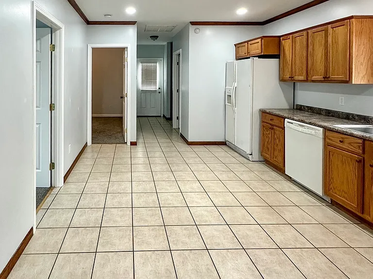109 Evelyn Dr — Photo 4