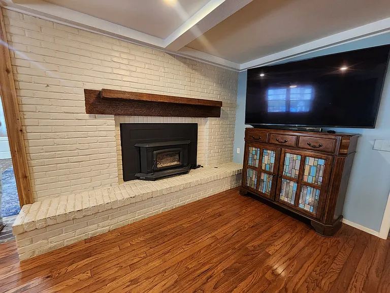 425 E Seneca St — Photo 55