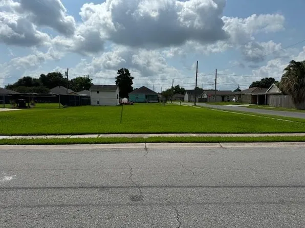 2401 Trio St, Chalmette, LA 70043