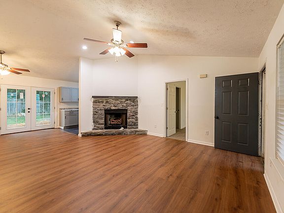 5th image of 176 Williamsburg Ln