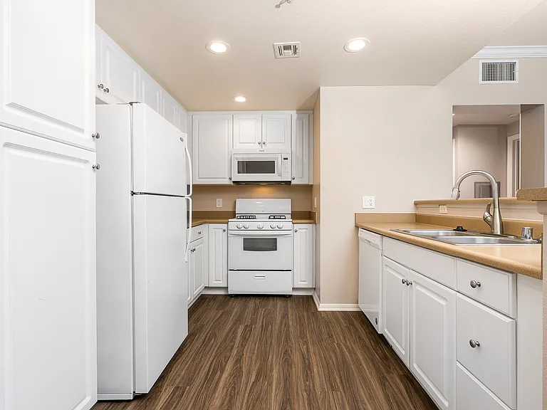 College Park Apartments — Photo 46