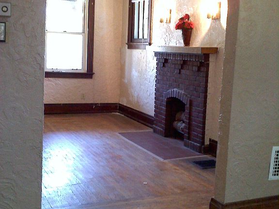 Coved doorways, fireplace 