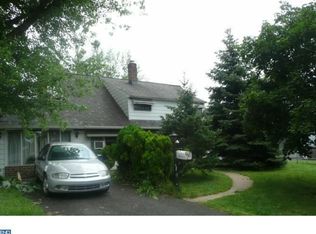 96 Ivy Hill Rd, Levittown, PA 19057