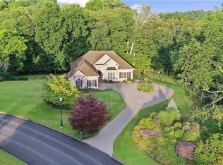 2 S Ridge Dr, Bloomfield, CT 06002