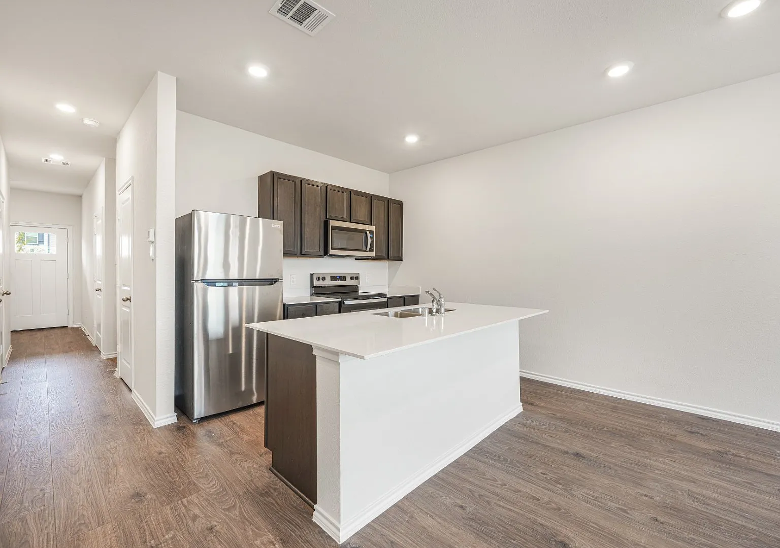 3221 Anna St — Photo 3