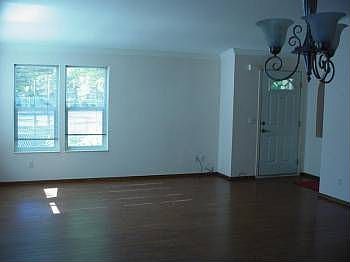 5th image of 604 Deer Park Ln