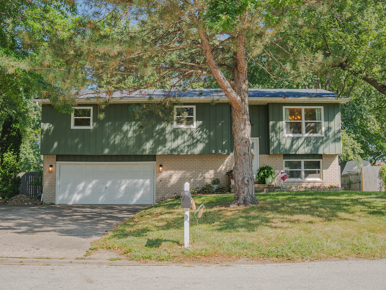 3 bed, 2.5 bath, 1824 sqft, $2,500 — Photo 4