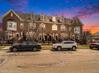 2771 Riverside Dr #32, Trenton, MI 48183