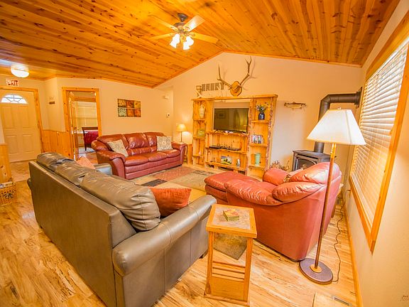 5th image of 619 Bishop Mountain Dr