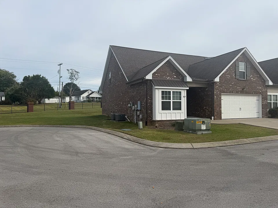 108 Brook Ct