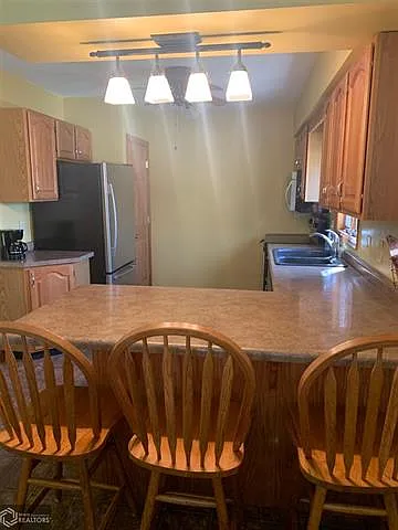 205 W Clay St — Photo 4