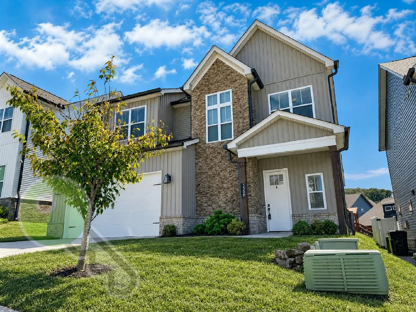4 bed / 3.5 bath Modern Luxury Meets Resort-Style Living in Everett Woods — Photo 3
