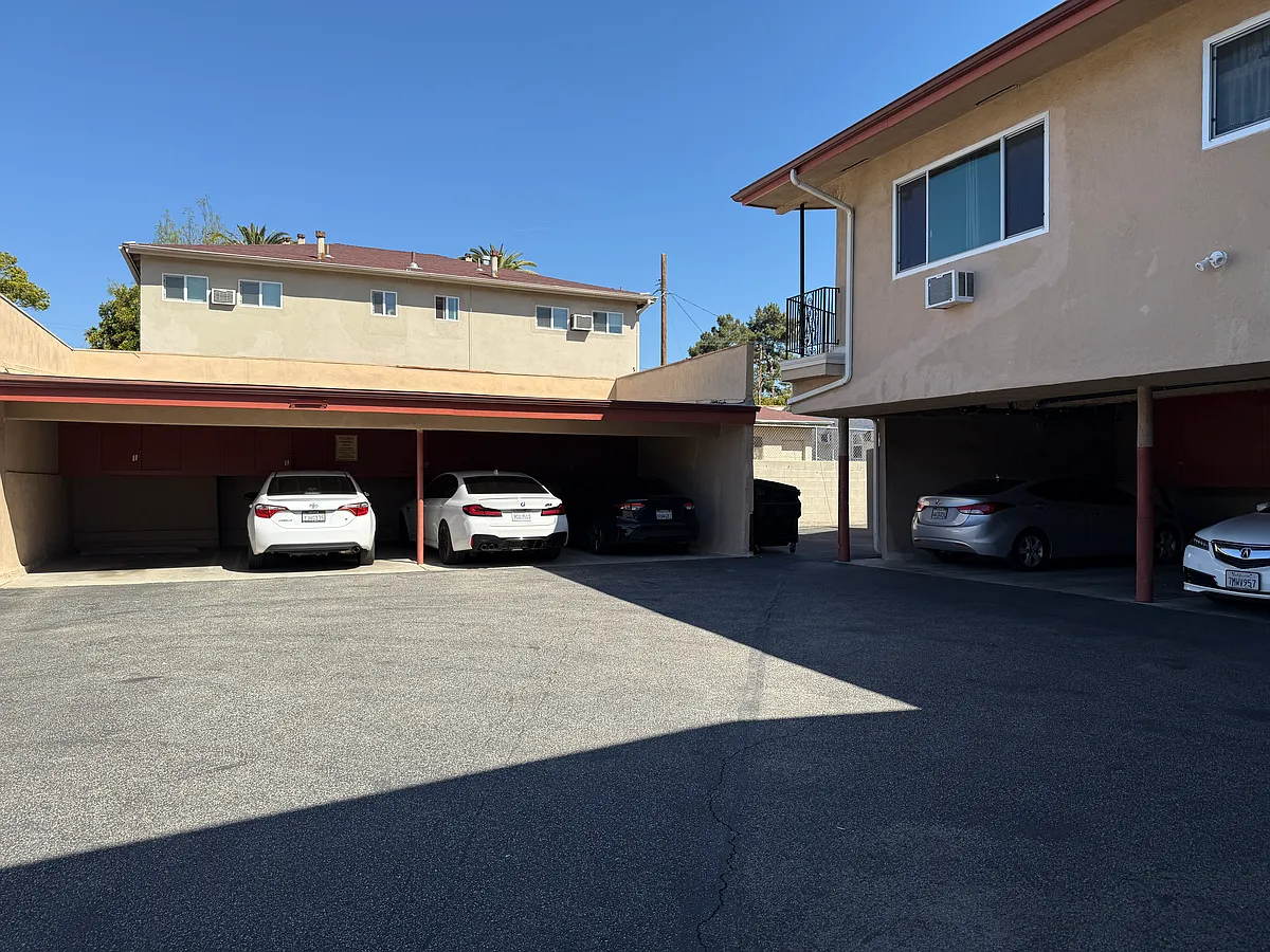 Building Photo - 913 E Windsor Rd #4