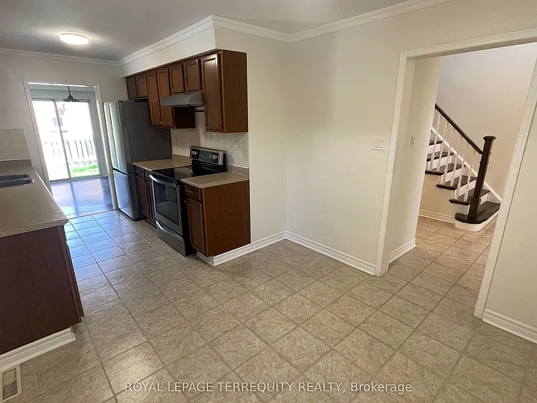 3151 Bracknell Cres — Photo 7