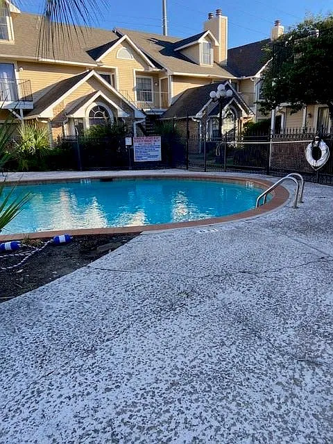 2 bed, 2.0 bath, 993 sqft, $1,650 — Photo 3